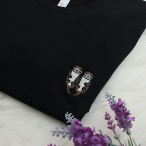 Paar Otter besticktes T-Shirt Geschenk, gesticktes handgemachtes niedliches Unisex Rundhals-Shirt - mehrere Farben