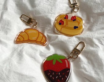 Cafe Serie Schlüsselanhänger | Acryl Schlüsselanhänger Taschenanhänger | Pfannkuchen, Croissant, Erdbeere
