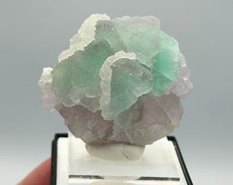 Fluorite stratificata con molteplici abitudini cristalline