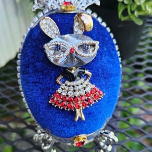 Blue Easter décor, Easter egg, Easter bunny décor, Female bunny, Girl bunny, Easter gift idea, Lady bunny, Velvet blue egg, bunny with glass