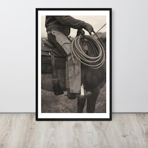 Stampa fotografica di cowboy in bianco e nero - Arte murale con cornice - Decorazione western - Arte di cavalieri - Fotografia vintage di ranch