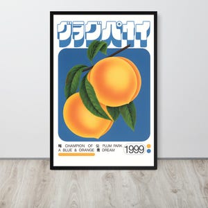 Poster retrò "Peach" del 1999 - Stampa di etichette di frutta giapponese, decorazione da parete per cucina pop-art blu e arancione, illustrazione incorniciata e pronta da appendere