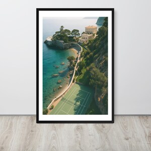 Stampa fotografica di tenuta costiera - Arte murale incorniciata - Decorazione di lusso sulla scogliera - Arte con vista sull'oceano - Fotografia del campo da tennis