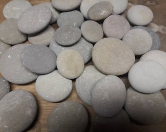 100   2- 2 1/2" stones. Round and oval shaped