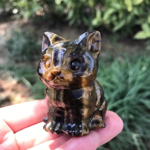 Carved Tiger-Eye Cat Figurine: Natural Crystal Healing Decor