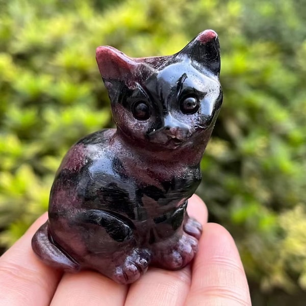 Hand Carved Garnet Crystal Cat: Healing Home Decor (2.2")