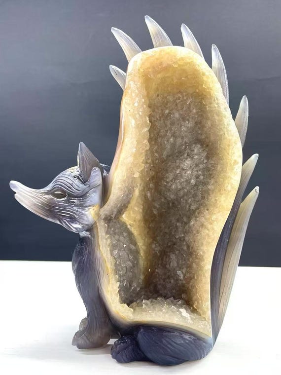 手彫りの瑪瑙ジオードキツネ、九尾の水晶動物標本 - Etsy 日本