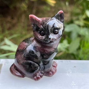 2.2インチ 天然ガーネットクリスタルクォーツ、彫刻された猫の頭蓋骨、クリスタルクォーツ猫の頭蓋骨、手彫り、癒しのホームデコレーション、エネルギークリスタルギフト 1個