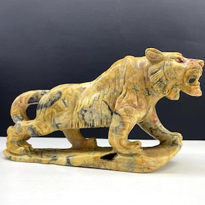 9.2“Natural Crazy Agate Tiger,Hand Carved Tiger,Crystal Animal Enthusiast，Crystal Quartz Fine Carving Tiger ，Decor Energy Crystal
