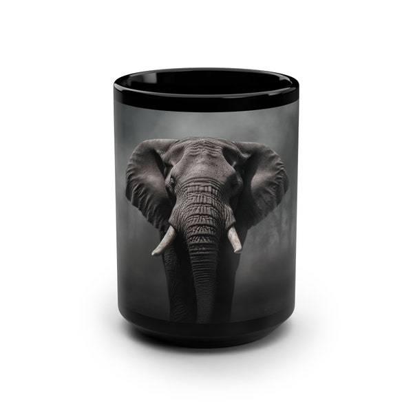 Der afrikanische Elefant verblasst im Nebel | Schwarze Tasse | 15oz Keramiktasse mit C-förmigem Henkel | Elefant Erhaltung | Kaffeeliebhaber!