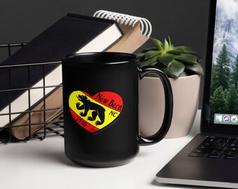 New Bern Heart Shape Flag- Black Glossy Mug