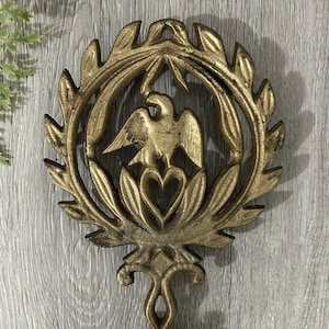 Vintage Cast Iron Trivet Eagle And Heart Americana Gold Tone Country Cottage