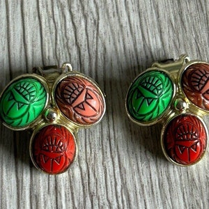 Vintage Acrylic Scarab Cabochon Clip On Earrings Cluster Statement Red Green