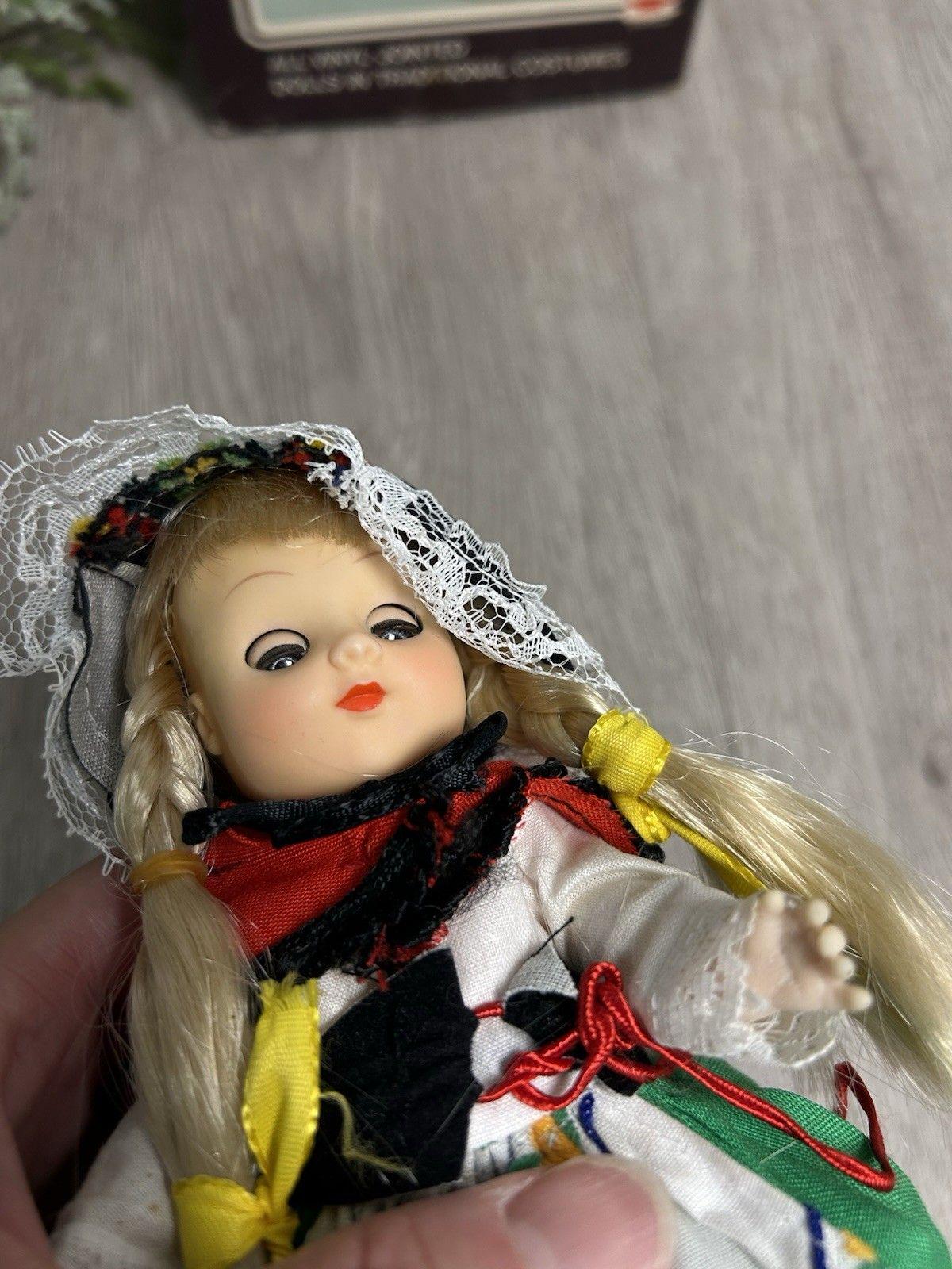 ヴィンテージドールズ・オブ・オール・ネーションズ ドール No.139