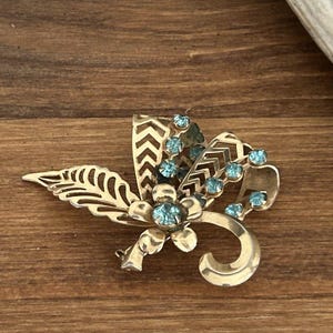 Vintage Gold Tone & Light Blue Sparkly Rhinestone Brooch Pin Costume Jewelry