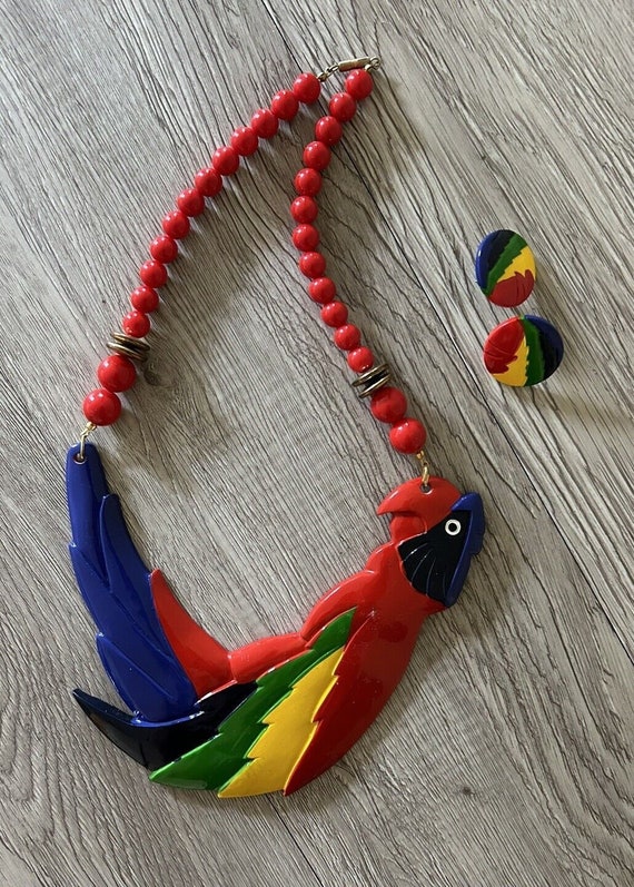 VTG Huge Parrot Necklace Resin Plastic Beaded + Ma