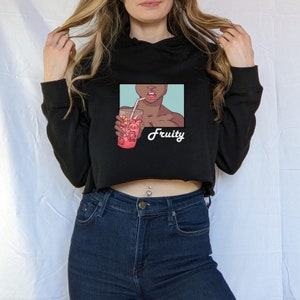 Czarna dziewczyna owocowa krótka bluza z kapturem, queerowa koszulka, moda, czarna barbie, lesbijska,