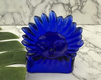 Portavelas vintage de cristal azul cobalto con forma de sol, vela pequeña tipo votiva celestial de los años 90.