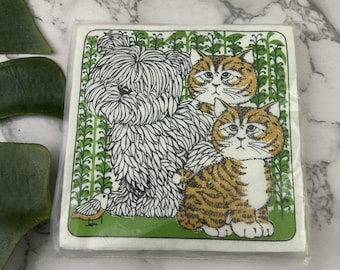 Serviettes en papier pour cocktail Cost Plus vintage années 80, motif chats et chiens, vertes et blanches, avec animaux de compagnie.