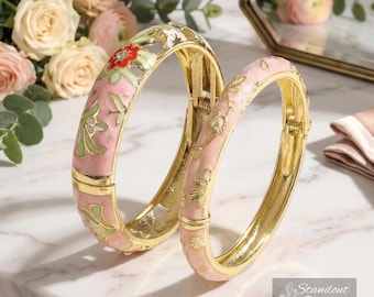 Set di bracciali vintage con fiori in cloisonné: due bracciali smaltati, gioielli floreali cavi
