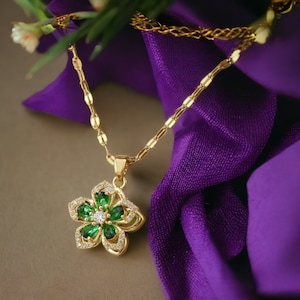 Women's Necklace with Rotating Five Petal Flower Pendant