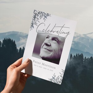 Può includere: Un biglietto di cordoglio bianco con un disegno floreale e una foto di un uomo. Il biglietto recita "Celebrating Peter Morrison Dec. 2, 1950 - Mar. 22, 2023".