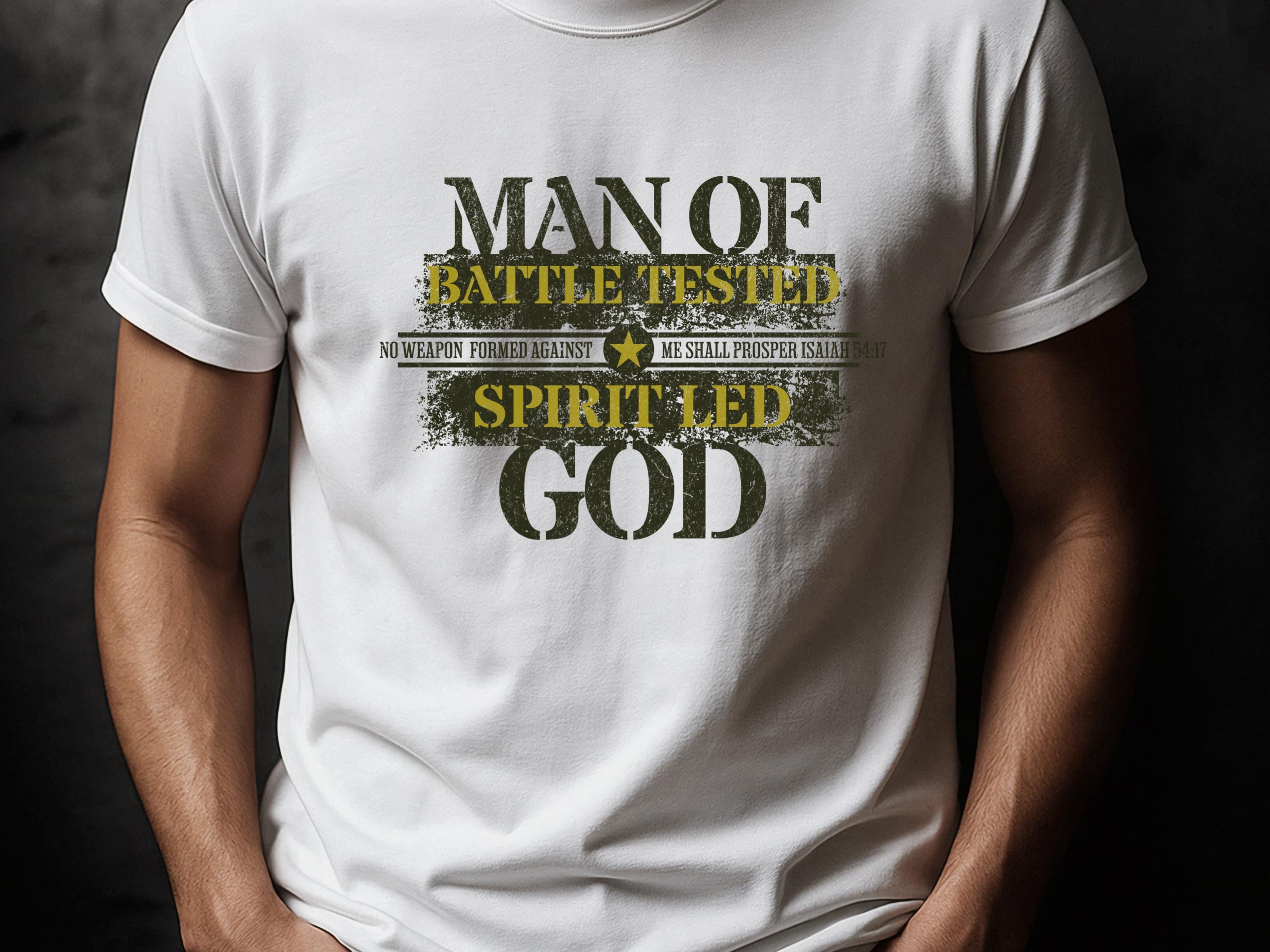 Paquete PNG digital "Hombre de Dios" / Diseño de fe probada en batalla para hombres cristianos / Arte de camiseta para el Día del Padre / Isaías 54:17 / Estilo militar