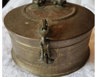 Antike Hand-Gehämmert Messing Deckel Chapati geschmiedet Eisen Locking Hardware & Dekorative Stanz-Design