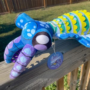 Peluche Carri l&#39;Anomalocaris canadensis Eager Formation Wave 1 par From The Shale Plushies