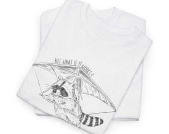 Camiseta Unissex Schlurpi, o Guaxinim, Praticante de Asa Delta - 100% Algodão Americano, Camiseta Ética com Desenho a Lápis | Branca | Design Exclusivo de Guaxinim