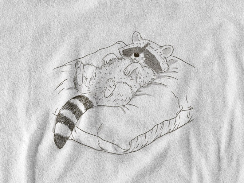 Schlurpi the Raccoon T-Shirt – Cozy Nap | Women’s Organic Cotton Shirt | Sketch-Style Raccoon Illustration