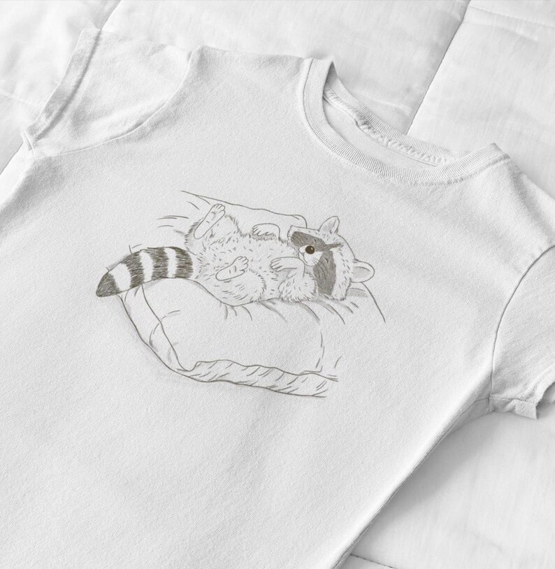 Schlurpi the Raccoon T-Shirt – Cozy Nap | Women’s Organic Cotton Shirt | Sketch-Style Raccoon Illustration