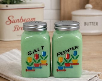 Jadeite Salt & Pepper Shaker Set with Tulips – Green Glass – Vintage Style Farmhouse Kitchen Decor – Floral Cottage Kitchen