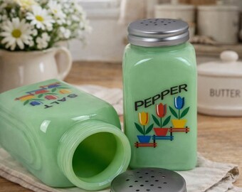 Jadeite Salt & Pepper Shaker Set With Tulips – Green Glass