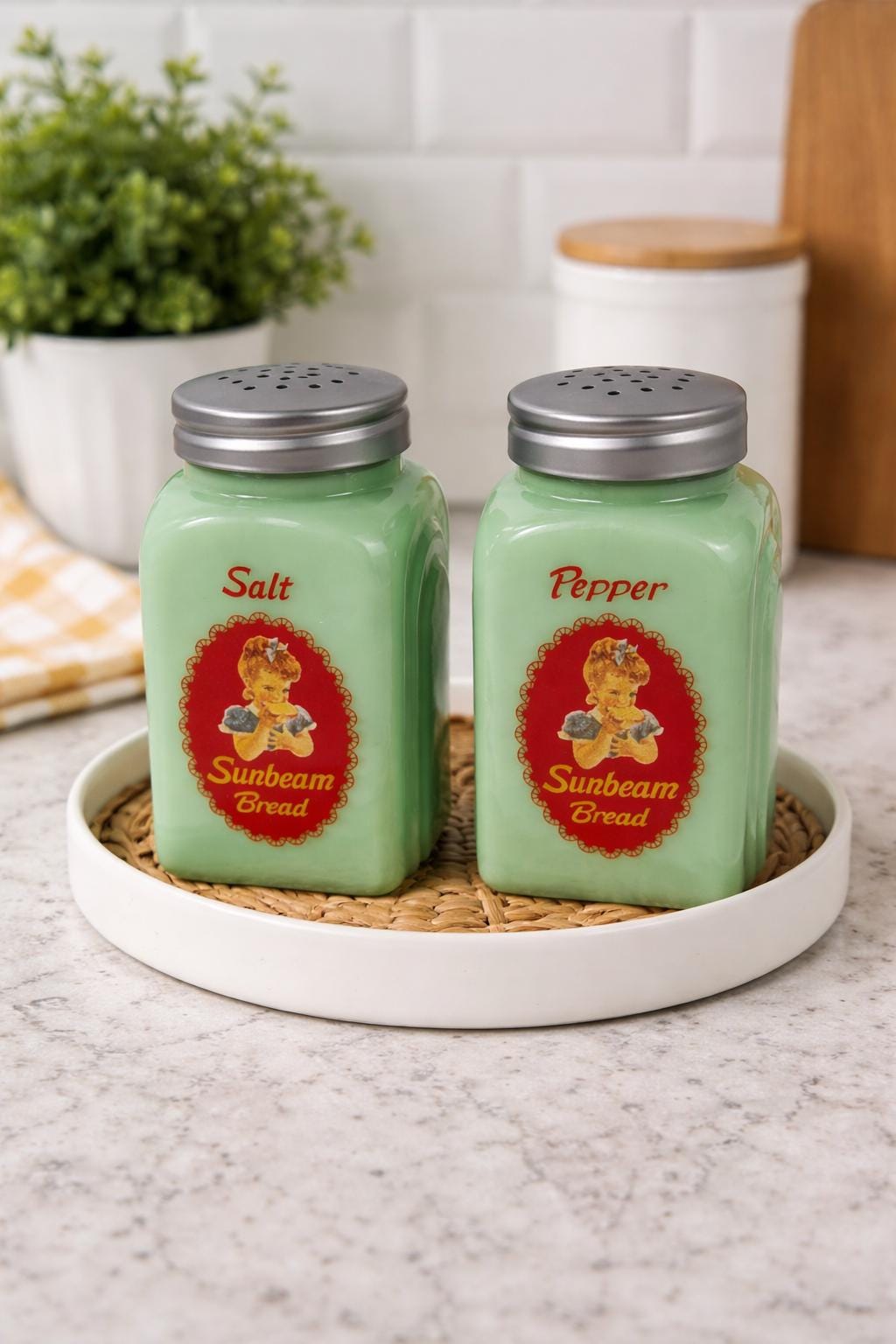 調味料入れ・ラベル VINTAGE JADEITE SALT&PEPPER Jadeite Salt & Pepper Shakers - Sunbeam Bread Logo - Depression
