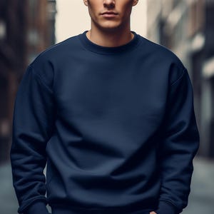 Peut inclure: Un sweat-shirt bleu marine &agrave; col rond.