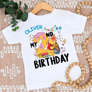 Camiseta personalizada con temática de Winnie the Pooh para el segundo y tercer cumpleaños, viaje de vacaciones familiares 2026, camiseta para niños pequeños para su primer cumpleaños.
