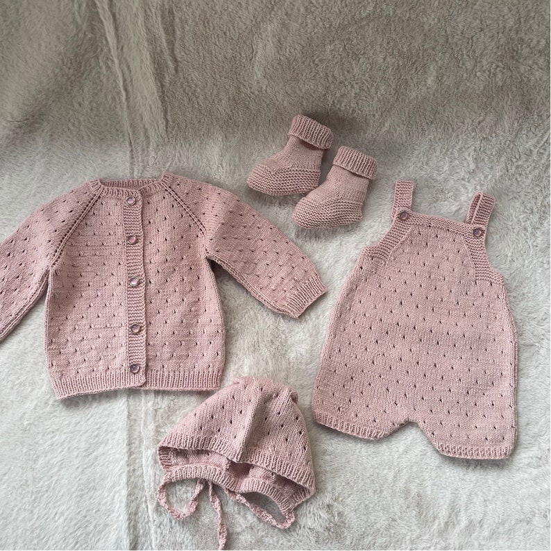 Set of 4-Baby girl romper bonnet booties cardigan set-newborn Gift box-Baby photo prop-knittef newborn coming home hospital outfit-pink rose zdjęcie 1