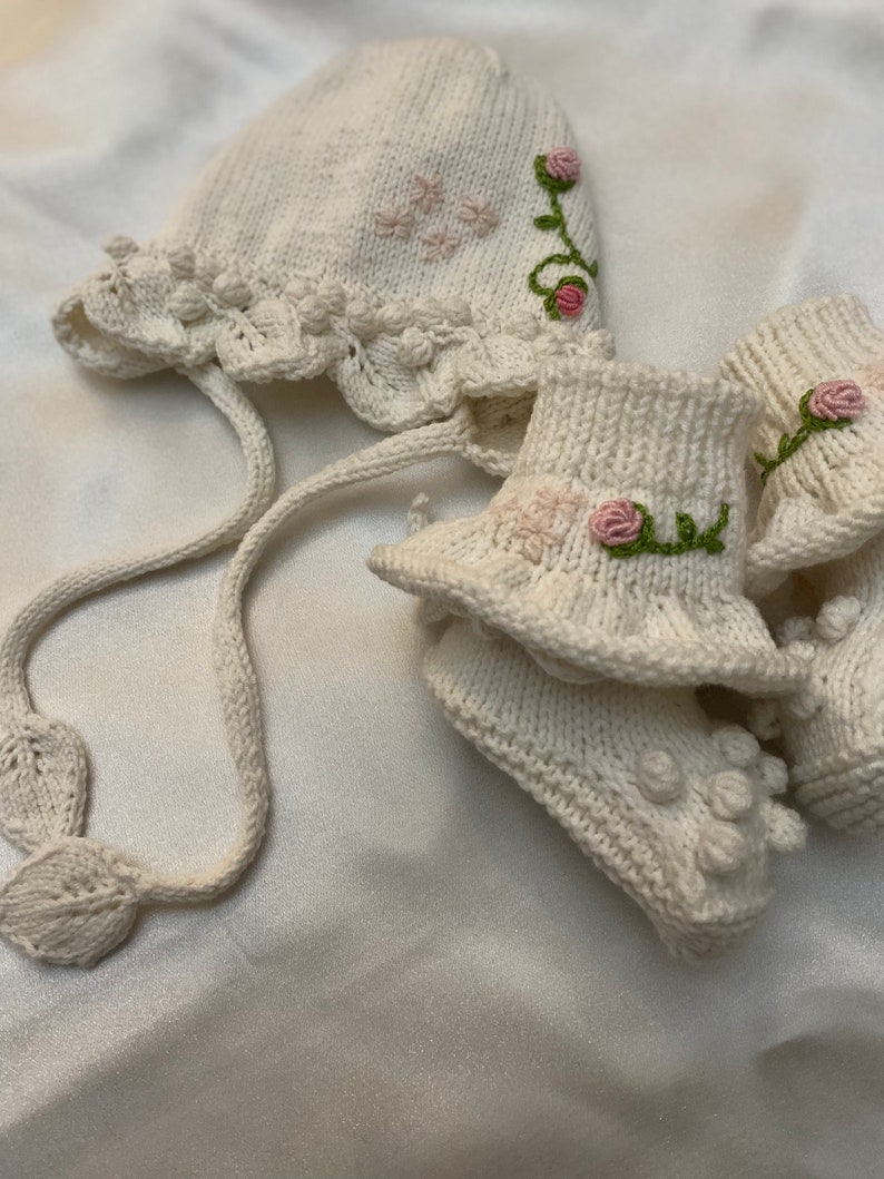 Set of 3,Baby girl romper bonnet booties set,newborn Gift box,knit Baby photo prop,newborn coming home hospital outfit,white Baby romper zdjęcie 8