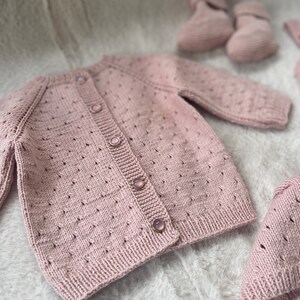 Set of 4-Baby girl romper bonnet booties cardigan set-newborn Gift box-Baby photo prop-knittef newborn coming home hospital outfit-pink rose zdjęcie 7