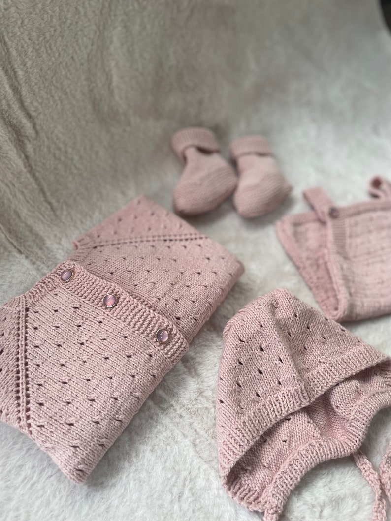 Set of 4-Baby girl romper bonnet booties cardigan set-newborn Gift box-Baby photo prop-knittef newborn coming home hospital outfit-pink rose zdjęcie 4