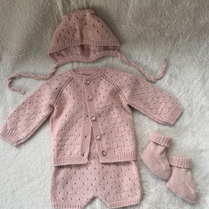 Set of 4-Baby girl romper bonnet booties cardigan set-newborn Gift box-Baby photo prop-knittef newborn coming home hospital outfit-pink rose zdjęcie 2