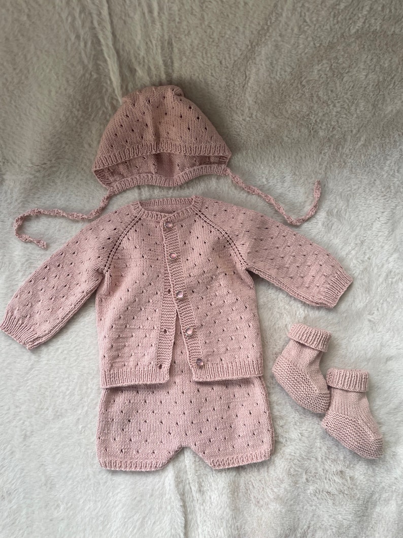 Set of 4-Baby girl romper bonnet booties cardigan set-newborn Gift box-Baby photo prop-knittef newborn coming home hospital outfit-pink rose zdjęcie 2