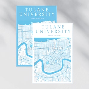Może przedstawiać: Dwie jasnoniebieskie karty z nadrukowanym tekstem "Tulane University" i współrzędnymi "29.9407° N | 90.1203° W". Karty przedstawiają mapę Nowego Orleanu w Luizjanie, z niebieskim obrysem miasta i jego dróg wodnych.