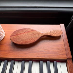 Paleta Thuddy de 3/4” para azotes en el tocador, de madera de sangre - Cepillo para el cabello para juegos de impacto OTK