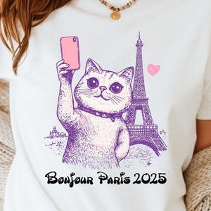 Bonjour Paris 2025 Shirt, Funny Cat Selfie in Paris Shirt, Eiffel Tower Cat Shirt, Cat Lover Gift Tee, Travel To France Shirt, Cat Mom Shirt