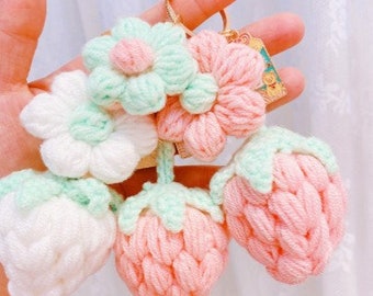 Knitted Keychain Korean Flower Strawberry Pendant Lovely Fashion Handmade Crochet Ornament Gift