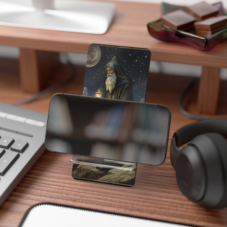 Hermit Tarot Card Mobile Display Stand: An Emblem of Solitude and Introspection for the Contemplative User image 4