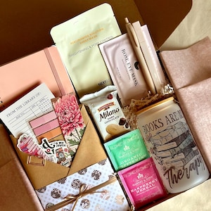 Summer reading, Self Care Gift, Blind Date With A Book Box, Thriller Romance, Fantasy Romantasy, Cozy, Cottragecore, Romance Surprise-Book, Spicy-Romance-Book Gift for Her, smut romance, summer romance, book boyfriends, Mother’s Day book box, mom day gift, mom gift, best friend book box, birthday book box, reading refresh, paranormal, dark romance, dark fantasy, bookish girl gift, girlfriend gift, spa book box, tumbler book box, thriller book, kindle reader gift, mystery book box, cute book box