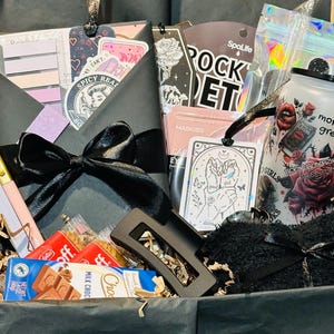 Dark Romance, Blind Date With A Book Box, Spicy Fantasy, Thriller True Crime